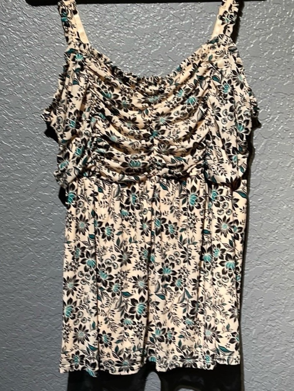 torrid 2X Cream Floral Ruched tank top with Teal & Black Print